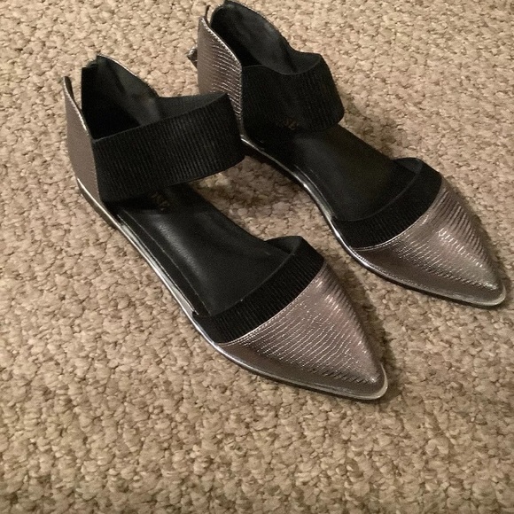 Jady Rose size 8 leather pointed toe silver flats - Picture 2 of 6